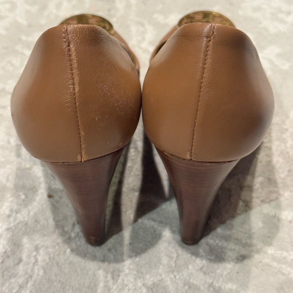 Tory Burch Tan Leather Wedges with Gold Logo Size 6 - Picture 3 of 6